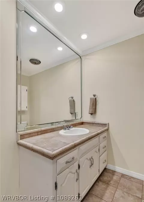 Bath - 605 N 7th St, Paris, AR 72855 photo 5 of 7