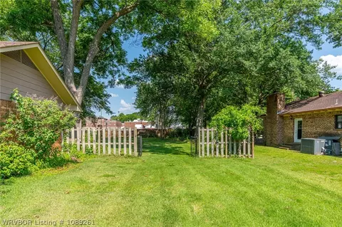 Exterior - 605 N 7th St, Paris, AR 72855 photo 3 of 16