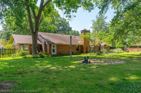 Exterior - 605 N 7th St, Paris, AR 72855 photo 7 of 16