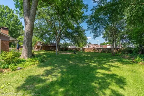 Exterior - 605 N 7th St, Paris, AR 72855 photo 4 of 16