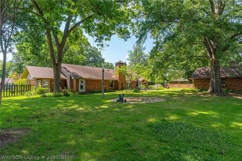 Exterior - 605 N 7th St, Paris, AR 72855 photo 6 of 16