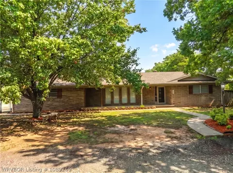 112 Oak St, Arkoma, OK 74901