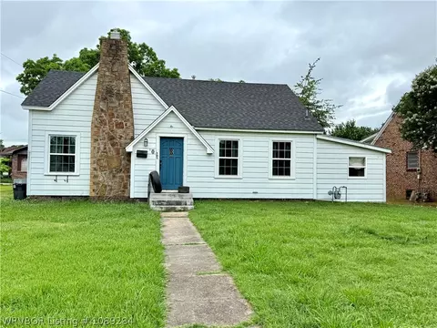 505 Chism St, Paris, AR 72855