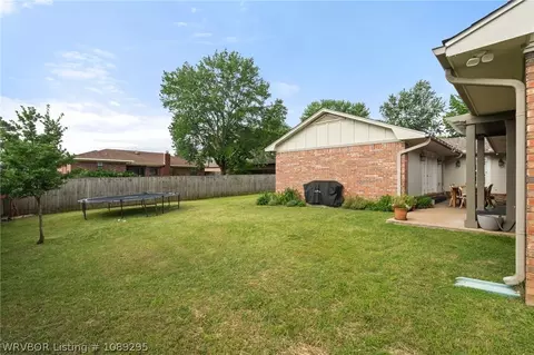 Exterior - 8106 Yorktown Rd, Fort Smith, AR 72903 photo 3 of 4