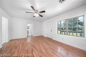 Living - 4615 Spradling Ave, Fort Smith, AR 72904 photo 1 of 2