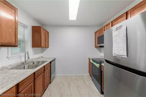 Kitchen - 521 N 36th St, Fort Smith, AR 72903 photo 1 of 4