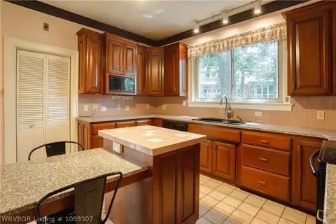 Kitchen - 1501 S 36th St, Fort Smith, AR 72903 photo 4 of 4