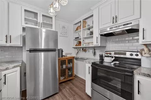 Kitchen - 1906 Magnolia Dr, Fort Smith, AR 72908 photo 2 of 4