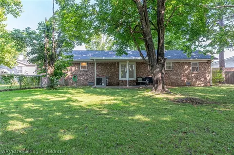 Exterior - 1906 Magnolia Dr, Fort Smith, AR 72908 photo 6 of 10
