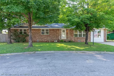 1906 Magnolia Dr, Fort Smith, AR 72908