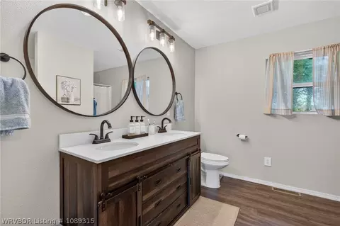 Bath - 1906 Magnolia Dr, Fort Smith, AR 72908 photo 1 of 4