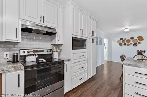 Kitchen - 1906 Magnolia Dr, Fort Smith, AR 72908 photo 4 of 4