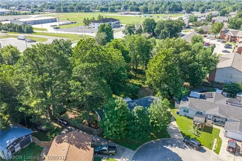 View/Area - 1906 Magnolia Dr, Fort Smith, AR 72908 photo 4 of 7