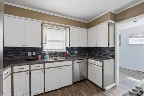 Kitchen - 7300 Jenny Lind Rd, Fort Smith, AR 72908 photo 1 of 2
