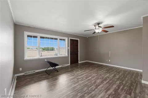 Living - 7300 Jenny Lind Rd, Fort Smith, AR 72908 photo 1 of 1