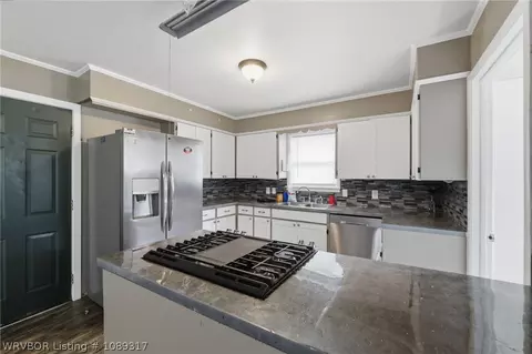 Kitchen - 7300 Jenny Lind Rd, Fort Smith, AR 72908 photo 2 of 2