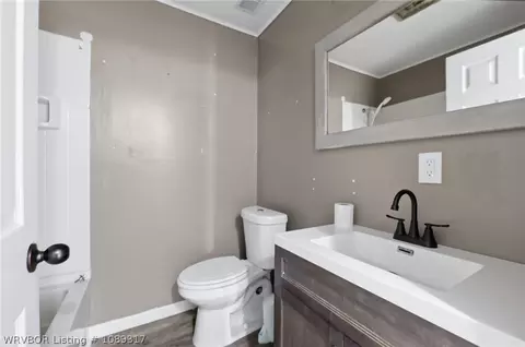 Bath - 7300 Jenny Lind Rd, Fort Smith, AR 72908 photo 2 of 2