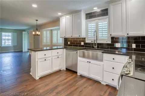 Kitchen - 9600 River Ridge Rd, Fort Smith, AR 72903 photo 3 of 3