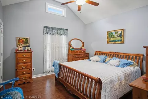 Bedroom - 4 Katie Ct, Lavaca, AR 72941 photo 5 of 8