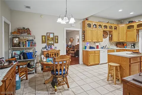 Kitchen - 4 Katie Ct, Lavaca, AR 72941 photo 4 of 4