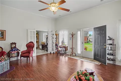 Entry Way - 4 Katie Ct, Lavaca, AR 72941 photo 2 of 4