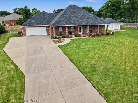 Exterior - 4 Katie Ct, Lavaca, AR 72941 photo 2 of 10