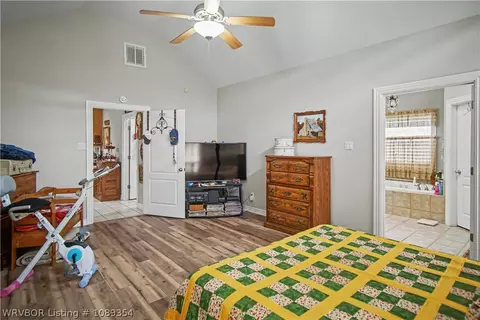 Bedroom - 4 Katie Ct, Lavaca, AR 72941 photo 4 of 8