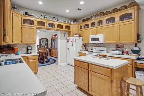 Kitchen - 4 Katie Ct, Lavaca, AR 72941 photo 1 of 4