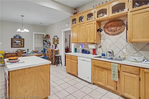 Kitchen - 4 Katie Ct, Lavaca, AR 72941 photo 3 of 4