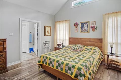 Bedroom - 4 Katie Ct, Lavaca, AR 72941 photo 3 of 8