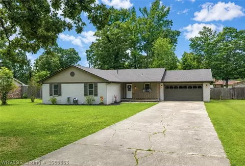 605 Adams St, Lavaca, AR 72941