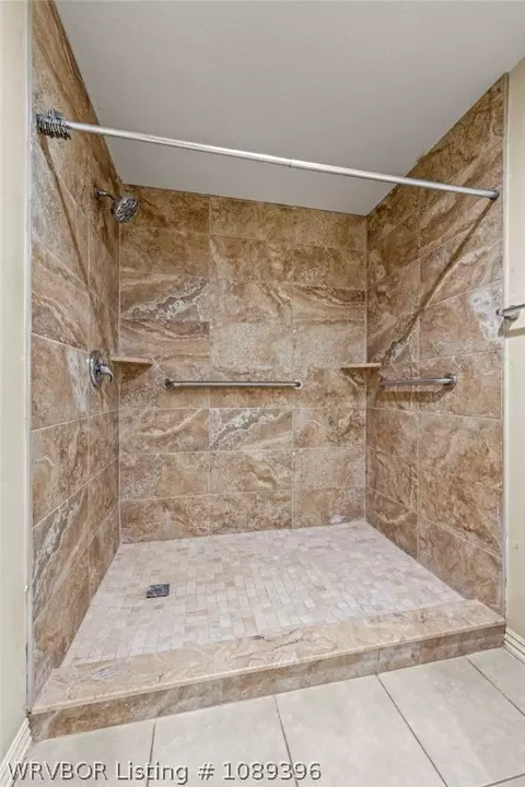 Bath - 1427 Christopher St, Lavaca, AR 72941 photo 3 of 4