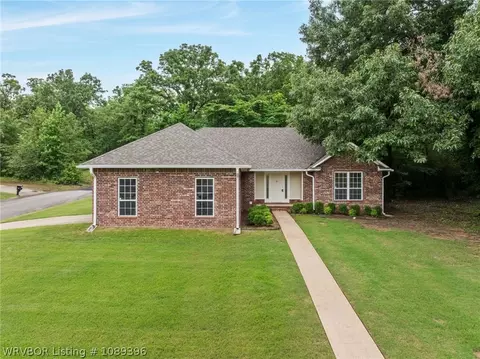 1427 Christopher St, Lavaca, AR 72941