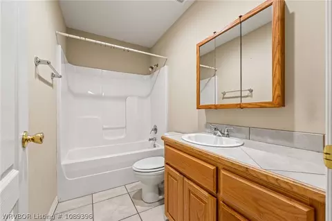 Bath - 1427 Christopher St, Lavaca, AR 72941 photo 4 of 4