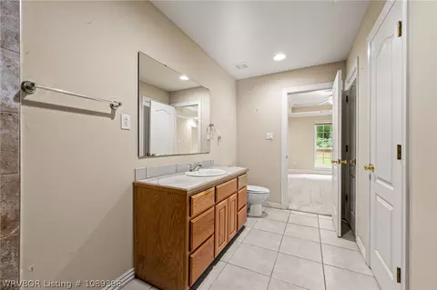 Bath - 1427 Christopher St, Lavaca, AR 72941 photo 2 of 4