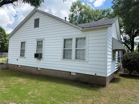 Exterior - 2905 Hendricks Blvd, Fort Smith, AR 72903 photo 4 of 5