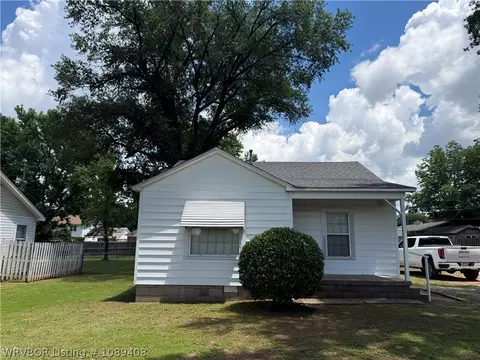 Exterior - 2905 Hendricks Blvd, Fort Smith, AR 72903 photo 2 of 5