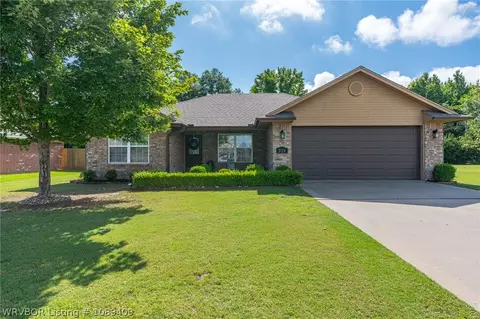 1724 Riley Cir, Alma, AR 72921