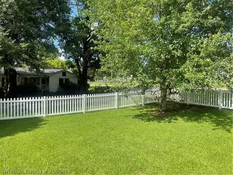 Exterior - 2618 S M St, Fort Smith, AR 72901 photo 4 of 7