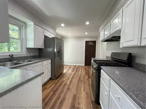 Entry Way - 2618 S M St, Fort Smith, AR 72901 photo 1 of 3