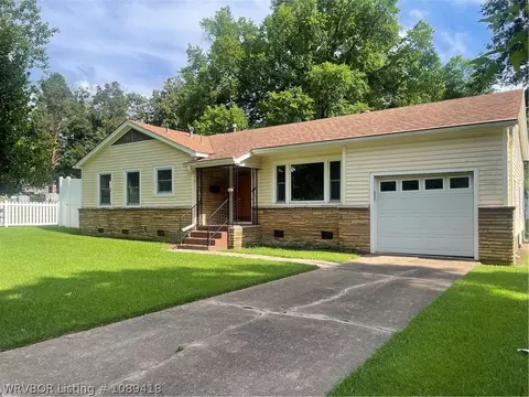 Exterior - 2618 S M St, Fort Smith, AR 72901 photo 3 of 7