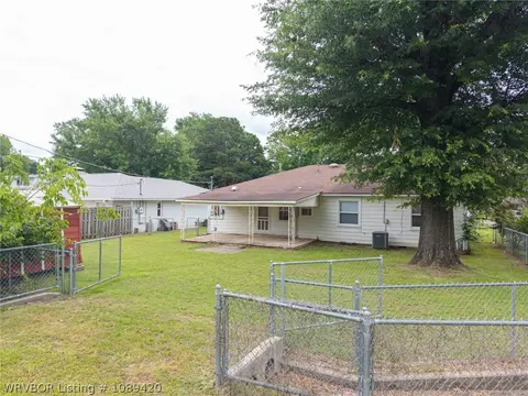 Exterior - 1510 40th St, Fort Smith, AR 72903 photo 4 of 11