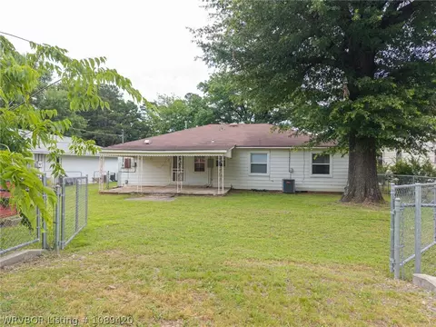 Exterior - 1510 40th St, Fort Smith, AR 72903 photo 10 of 11