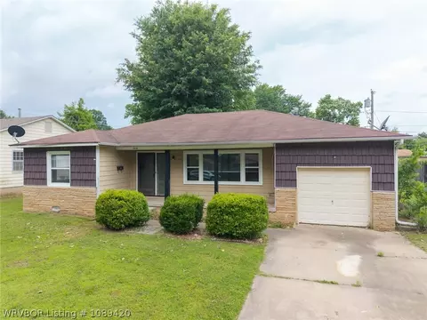 Exterior - 1510 40th St, Fort Smith, AR 72903 photo 2 of 11