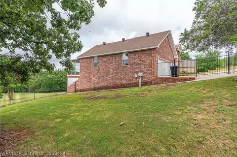3829 Tpc Dr, Alma, AR 72921
