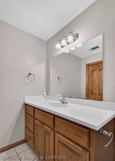 Bath - 3829 Tpc Dr, Alma, AR 72921 photo 2 of 4