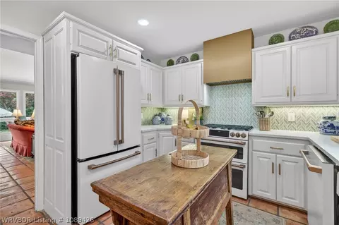 Kitchen - 4424 S 35th Dr, Fort Smith, AR 72903 photo 3 of 4