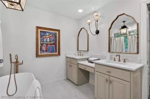 Bath - 4424 S 35th Dr, Fort Smith, AR 72903 photo 4 of 5