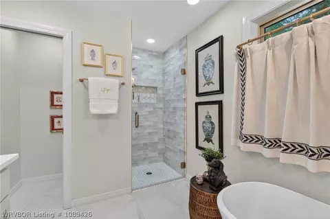 Bath - 4424 S 35th Dr, Fort Smith, AR 72903 photo 3 of 5