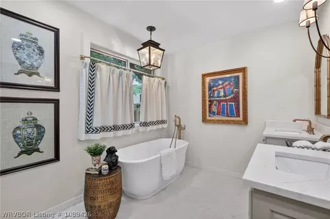 Bath - 4424 S 35th Dr, Fort Smith, AR 72903 photo 2 of 5
